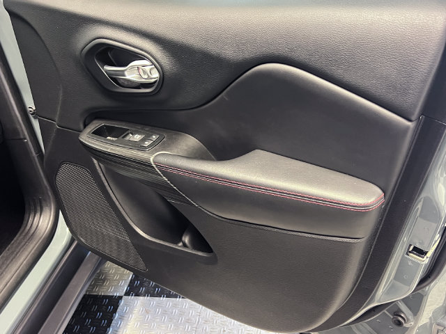 Used 2014 Jeep Cherokee Trailhawk w/ Leather Interior Group AWD/4WD image 11