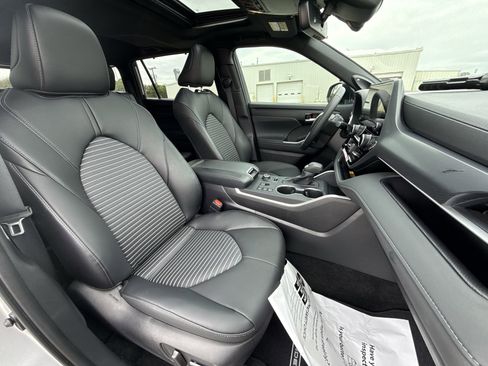 Certified 2025 Toyota Highlander XSE AWD/4WD image 27