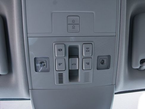 New 2026 Volkswagen Taos SE image 23