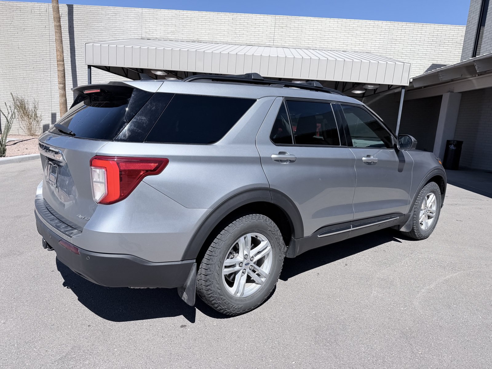 Used 2024 Ford Explorer XLT w/ Class IV Trailer Tow Package AWD/4WD image 5