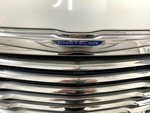 Used 2011 Chrysler 300 Limited w/ Luxury Group image 11