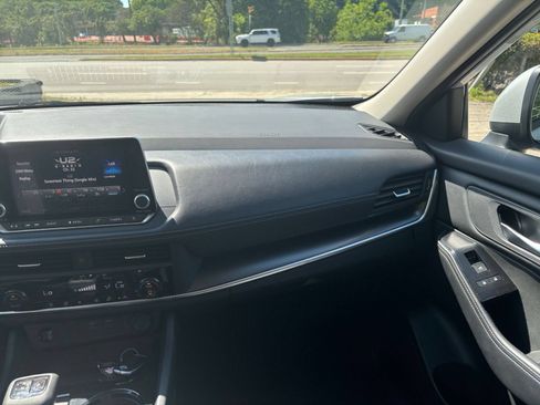 Used 2025 Nissan Rogue SV FWD image 36