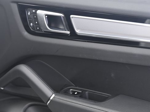 Certified 2023 Porsche Cayenne AWD/4WD image 21