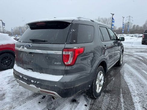 Used 2017 Ford Explorer XLT w/ Equipment Group 202A image 2