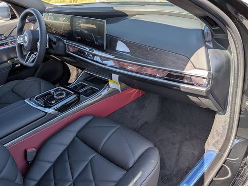 New 2026 BMW 740i w/ Premium Package RWD image 9