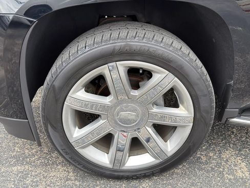 Used 2018 Cadillac Escalade Luxury RWD image 12