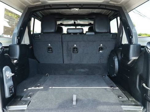 Used 2023 Jeep Wrangler Unlimited Sahara AWD/4WD image 10