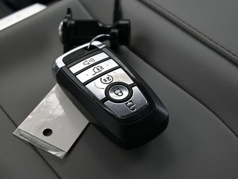 Certified 2025 Ford Expedition Active AWD/4WD image 19