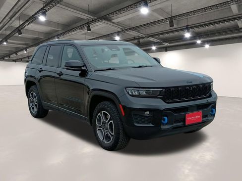 Used 2024 Jeep Grand Cherokee Trailhawk AWD/4WD image 2