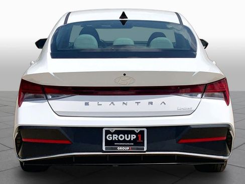 Used 2025 Hyundai Elantra Limited FWD image 5