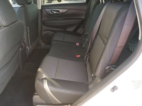 Used 2018 Nissan Rogue SV w/ Premium Package FWD image 12