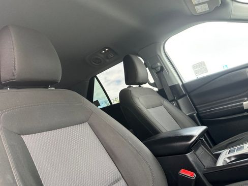 Used 2024 Ford Explorer XLT image 18
