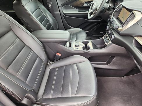 Used 2024 GMC Terrain Denali w/ Denali Premium Package AWD/4WD image 12