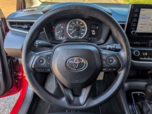 Used 2021 Toyota Corolla LE FWD image 18
