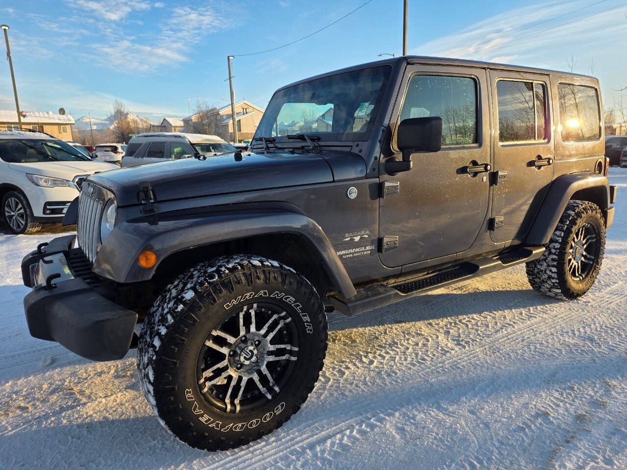 Used 2017 Jeep Wrangler Unlimited Sahara w/ Connectivity Group AWD/4WD image 2