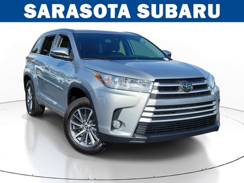 Used 2018 Toyota Highlander XLE FWD image 1