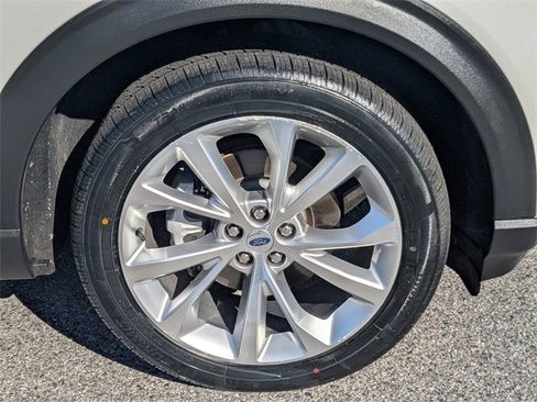 Used 2022 Ford Explorer Platinum w/ Equipment Group 601A image 11