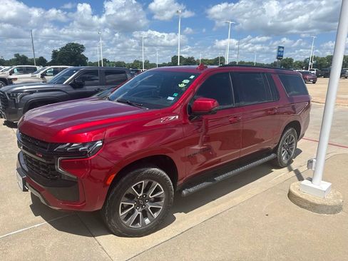 Used 2024 Chevrolet Suburban Z71 w/ Luxury Package AWD/4WD image 1