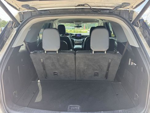 Used 2023 Ford Explorer XLT w/ Equipment Group 202A RWD image 9