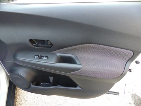 Used 2018 Nissan Kicks S FWD image 32