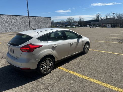 Used 2016 Ford Focus Titanium image 9