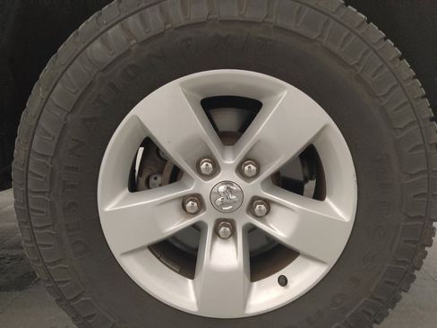 Used 2019 RAM 1500 Classic SLT image 31