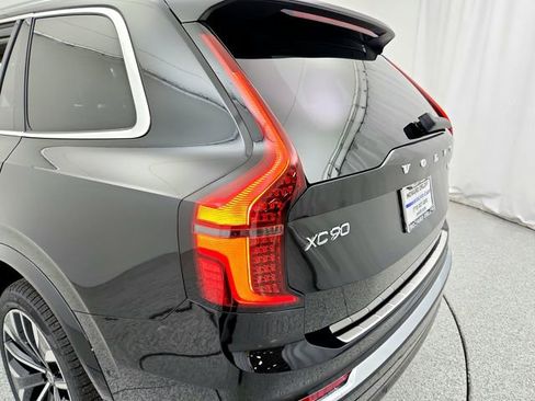New 2026 Volvo XC90 B6 Plus w/ Protection Package Premier image 32