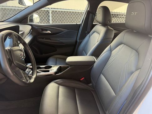 Used 2025 Buick Envista Sport Touring image 27