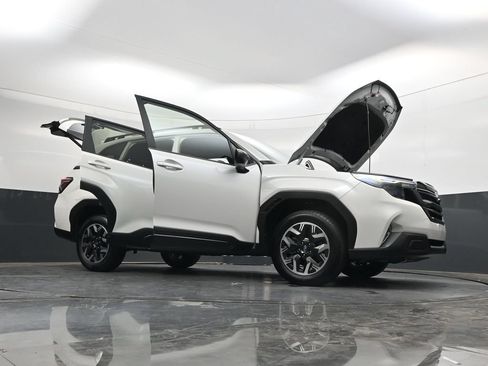 Used 2025 Subaru Forester Premium AWD/4WD image 55