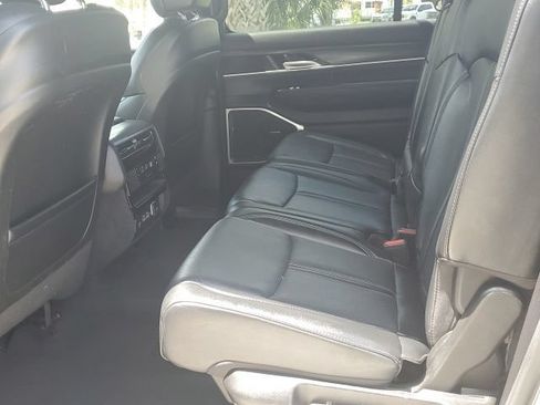Used 2024 Jeep Wagoneer L Series III w/ Flexible Seating Group AWD/4WD image 13