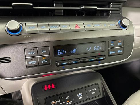 Used 2024 Hyundai Kona SE FWD image 33