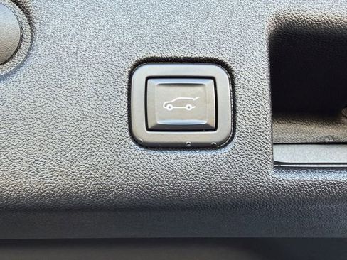 Used 2020 Chevrolet Equinox LT FWD image 28