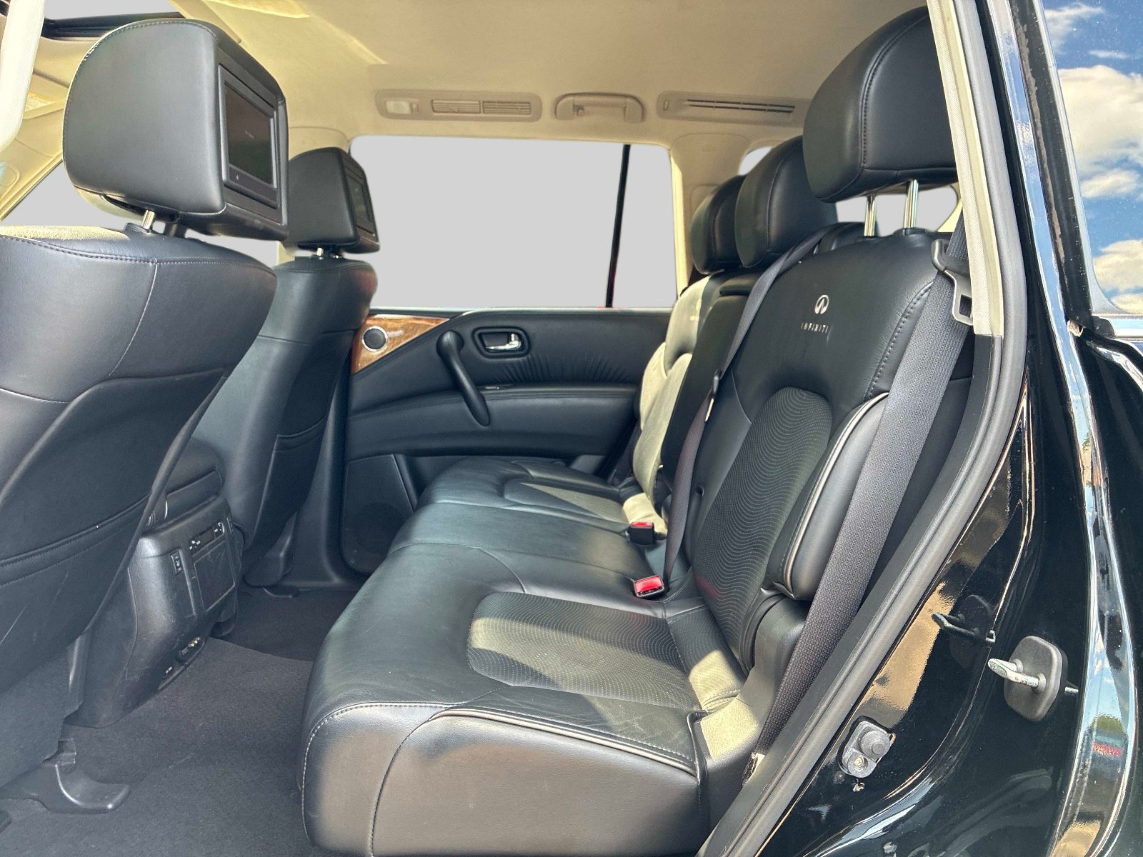 Used 2014 INFINITI QX80 4WD w/ Theater Package image 16