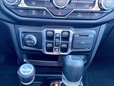 Used 2022 Jeep Gladiator Willys image 33