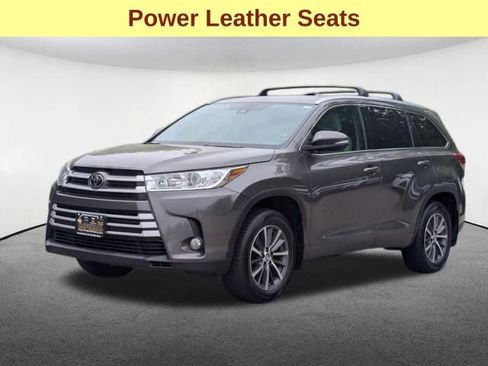Used 2017 Toyota Highlander XLE AWD/4WD image 9