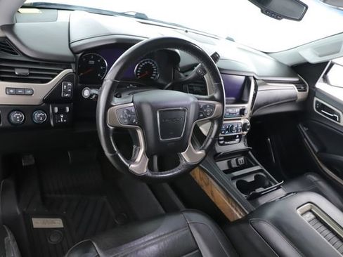 Used 2018 GMC Yukon Denali w/ Open Road Package AWD/4WD image 17