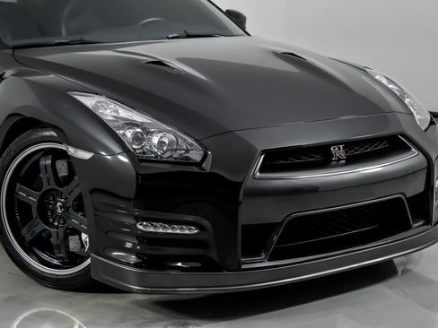 Used 2013 Nissan GT-R Black Edition image 3