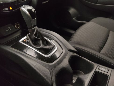 Used 2019 Nissan Rogue SV image 26