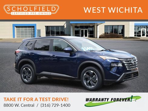 Used 2025 Nissan Rogue SV AWD/4WD image 1