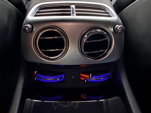 Used 2016 Rolls-Royce Wraith image 25