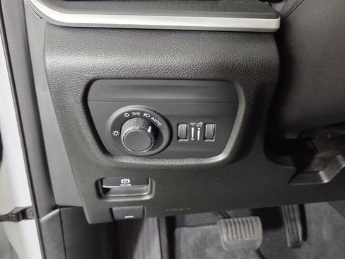 Used 2023 Jeep Grand Cherokee L Laredo AWD/4WD image 21