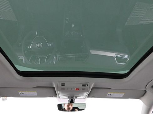 Certified 2021 Volkswagen Tiguan SE w/ Panoramic Sunroof Package image 4