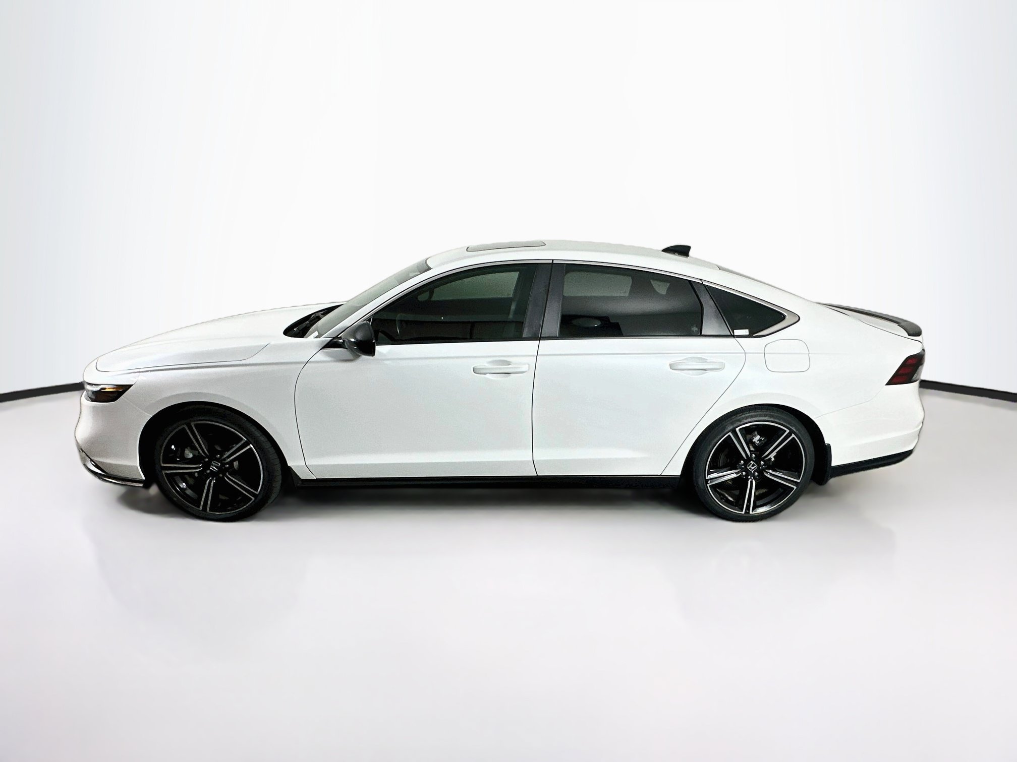 Used 2024 Honda Accord Sport image 4