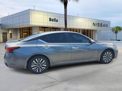 Used 2023 Nissan Altima 2.5 SV w/ SV Premium Package FWD image 7