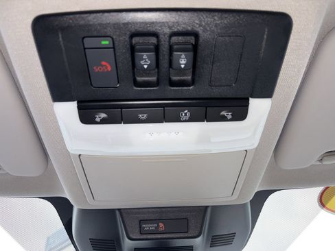 Certified 2025 Nissan Rogue SL w/ Tech Package FWD image 28