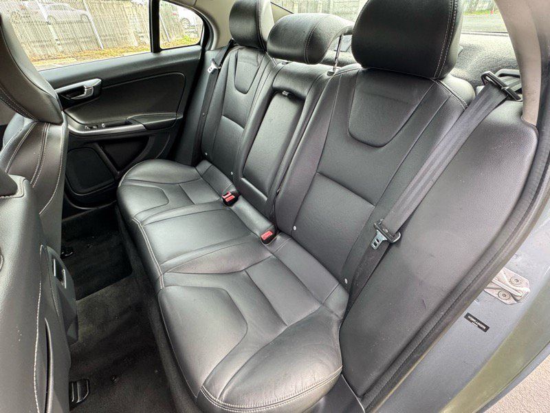 Used 2018 Volvo S60 T5 Dynamic w/ Vision Package FWD image 9