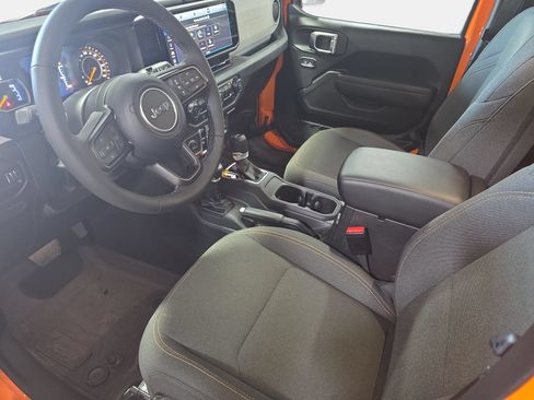 Used 2025 Jeep Wrangler Unlimited Sport AWD/4WD image 15