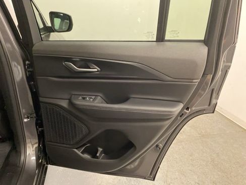 Used 2025 Jeep Grand Cherokee Laredo X w/ Luxury Tech Group I image 27