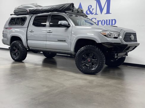 Used 2019 Toyota Tacoma TRD Sport w/ Technology Package AWD/4WD image 2