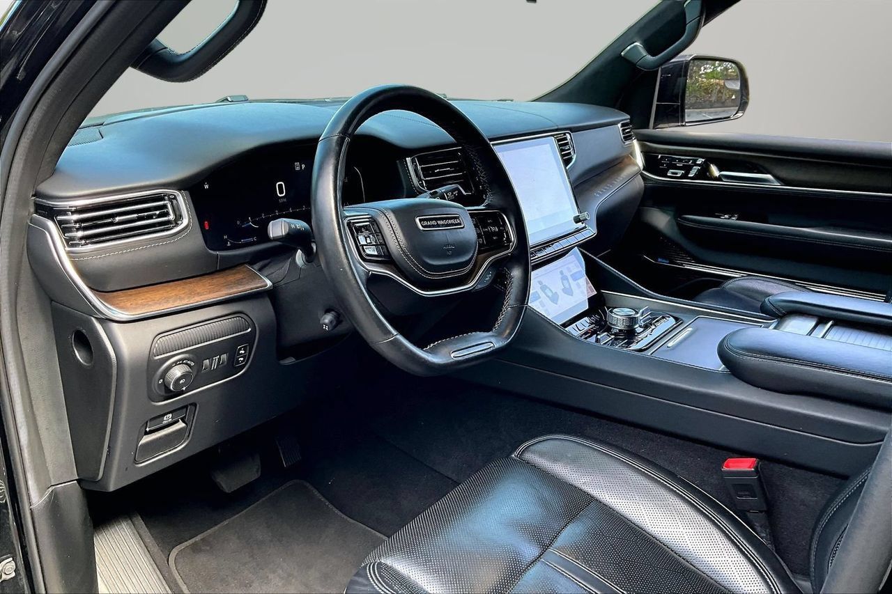 Used 2023 Jeep Grand Wagoneer Series II AWD/4WD image 19